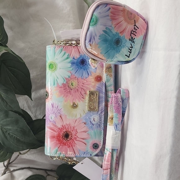 NWT LUV BETSEY CROSSBODY - Picture 2 of 8